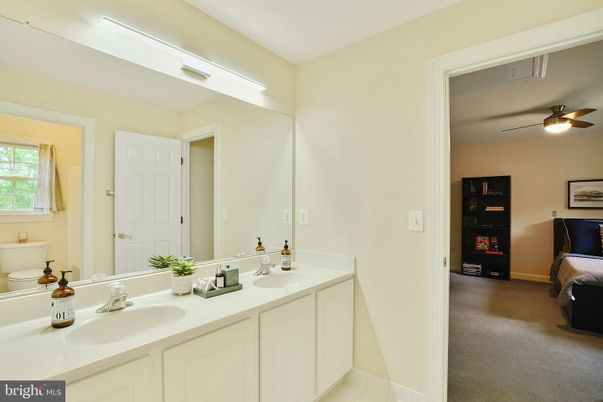 Bathroom, Bedroom, Dual Sink Vanities, Interior