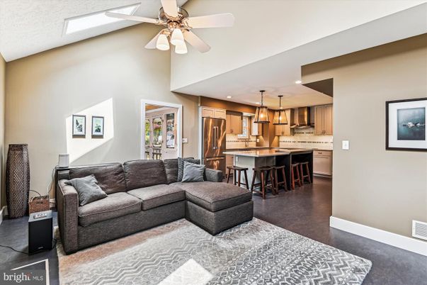 Interior, Kitchen, Living room, Pendant Lights, Recessed Lighting, Stainless Steel Appliances