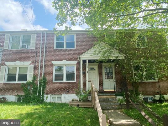 Exterior, Facade, Brick Facade, Rowhouse