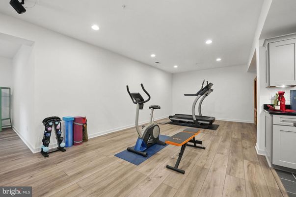 Fitness Equipment, Interior, Recessed Lighting, Wood Texture Flooring