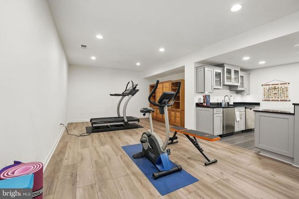 Fitness Equipment, Interior, Recessed Lighting, Wood Texture Flooring