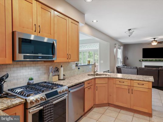 Dining room, Interior, Kitchen, Recessed Lighting, Stainless Steel Appliances