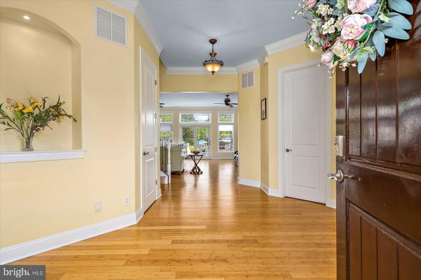 Interior, Pendant Lights, Recessed Lighting, Wood Texture Flooring