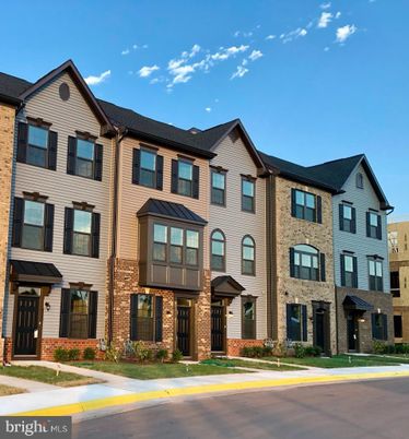 Exterior, Facade, Brick Facade, Rowhouse