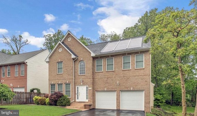 Attached, Exterior, Facade, Brick Facade, Solar Panels, Brick Traditional