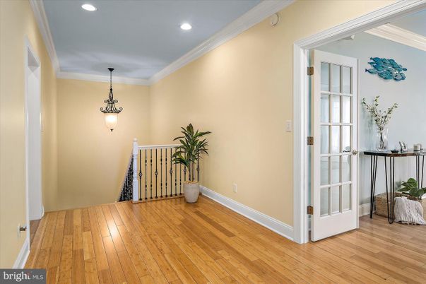 Interior, Pendant Lights, Recessed Lighting, Wood Texture Flooring