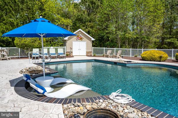 Exterior, Pool