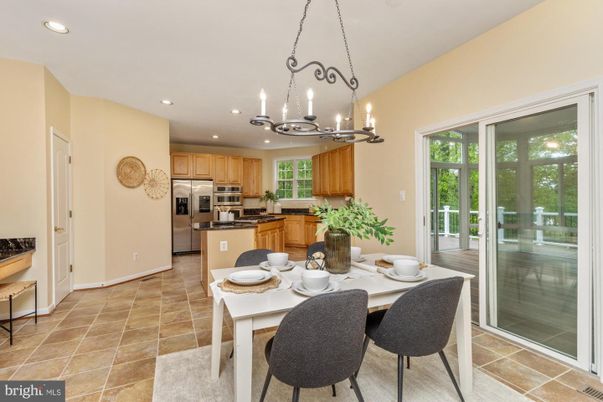 Chandelier, Dining room, Interior, Kitchen, Recessed Lighting, Stainless Steel Appliances