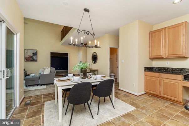 Chandelier, Dining room, Interior, Living room, Pendant Lights, Recessed Lighting