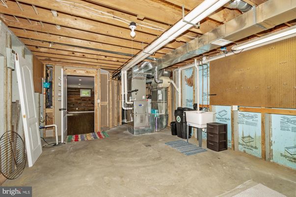 Interior, Washer, Wooden Beams