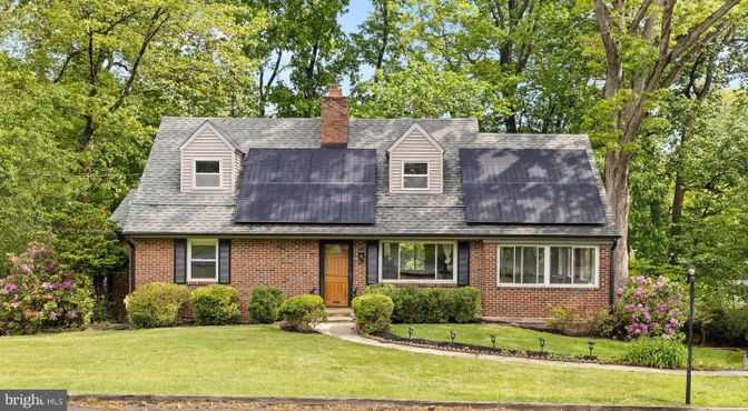 Exterior, Facade, Brick Facade, Cape Cod