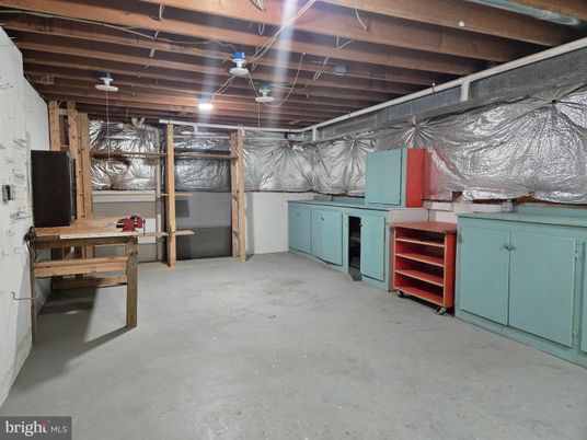 Interior, Washer, Wooden Beams