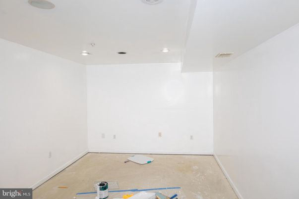 Empty room, Interior, Recessed Lighting