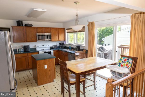 Dining room, Interior, Kitchen, Pendant Lights, Stainless Steel Appliances