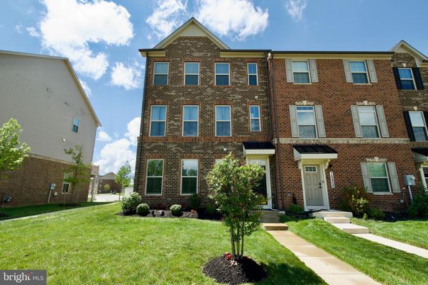 Exterior, Facade, Brick Facade, Georgian