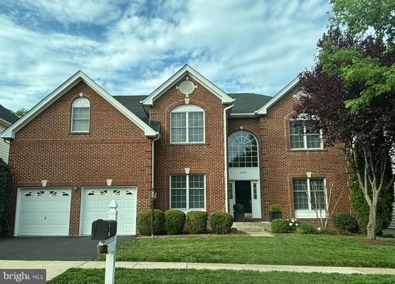 Attached, Exterior, Facade, Brick Facade, Brick Traditional