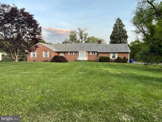 Backyard, Exterior, Facade, Brick Facade, Cape Cod