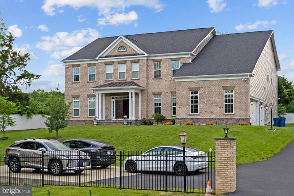 Exterior, Facade, Brick Facade, Georgian