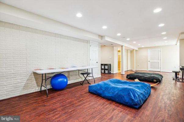Interior, Recessed Lighting, Wood Texture Flooring