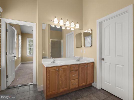 Bathroom, Dual Sink Vanities, Interior