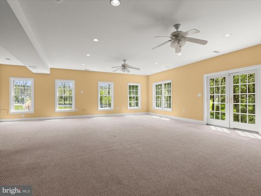 Empty room, Interior, Recessed Lighting