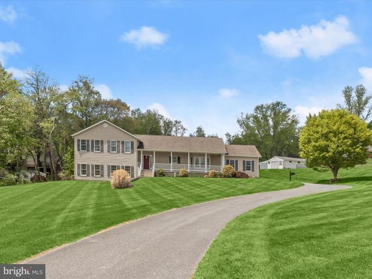 Attached, Backyard, Exterior, Facade, Ranch
