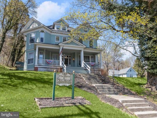Exterior, Facade, Queen Anne Victorian