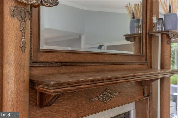 Interior, Piano
