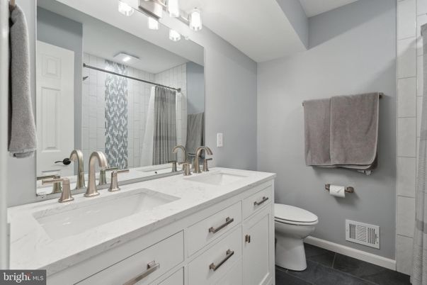 Bathroom, Dual Sink Vanities, Interior