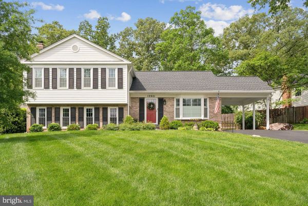 Exterior, Facade, Brick Facade, Split Level