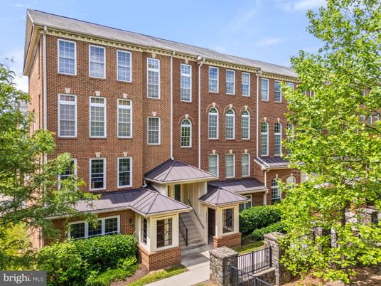Exterior, Facade, Brick Facade, Georgian