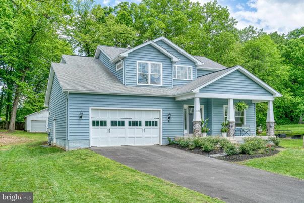 Attached, Exterior, Facade, Farmhouse