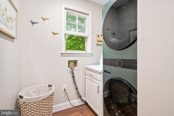 Interior, Utility Closets, Washer, Wood Texture Flooring