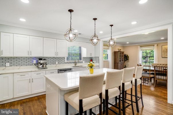 Dining room, Interior, Kitchen, Pendant Lights, Recessed Lighting, Wood Texture Flooring