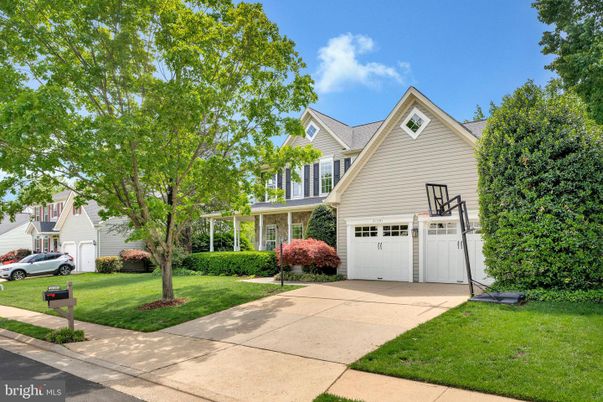 Attached, Exterior, Facade, Farmhouse