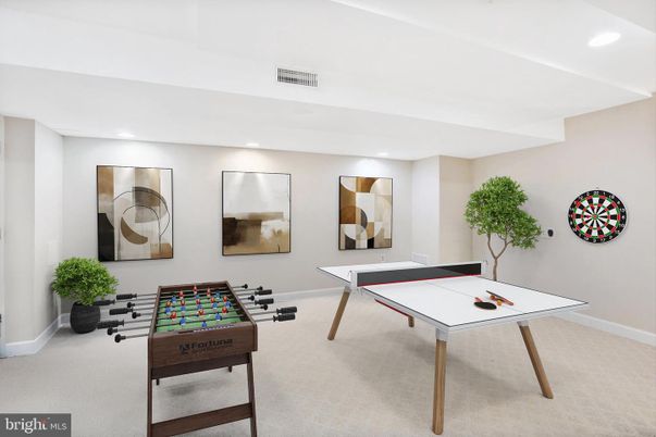 Game Room, Interior, Recessed Lighting