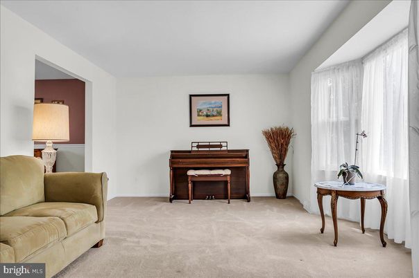 Interior, Piano