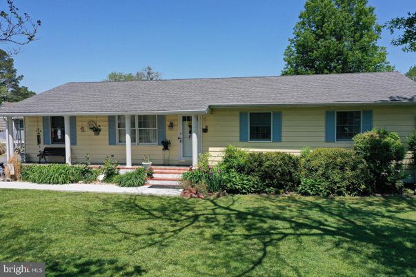 Exterior, Facade, Ranch