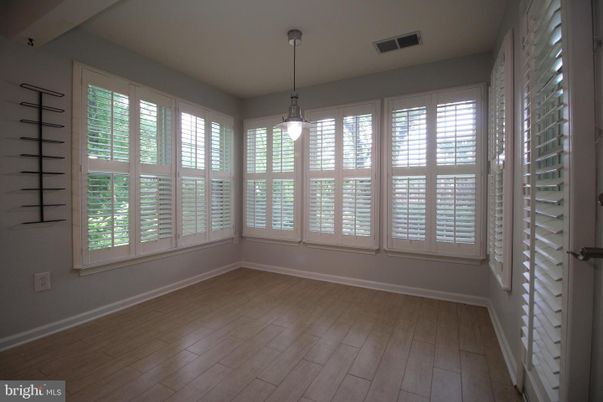 Empty room, Interior, Pendant Lights, Wood Texture Flooring