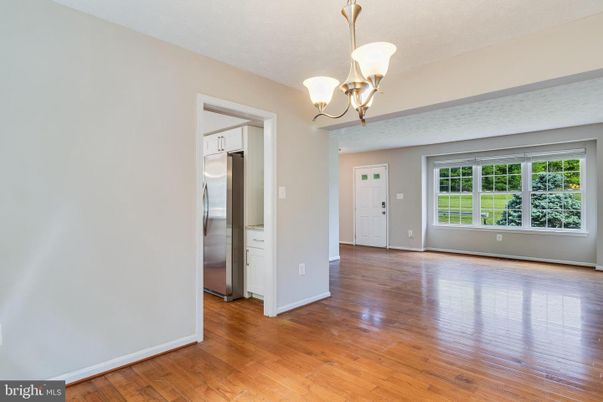 Chandelier, Empty room, Interior, Pendant Lights, Wood Texture Flooring