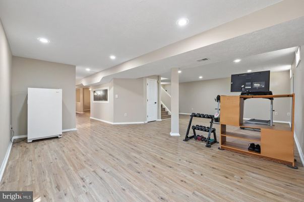 Fitness Equipment, Interior, Recessed Lighting, Wood Texture Flooring