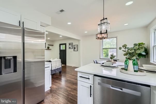 Dining room, Interior, Kitchen, Pendant Lights, Recessed Lighting, Stainless Steel Appliances, Wood Texture Flooring
