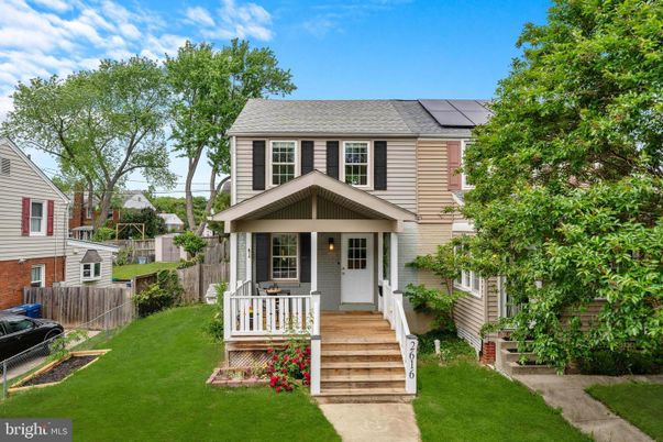 Exterior, Facade, Solar Panels, American Foursquare