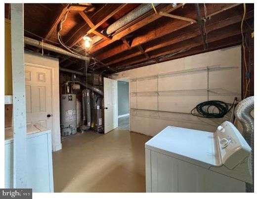 Interior, Washer, Wooden Beams