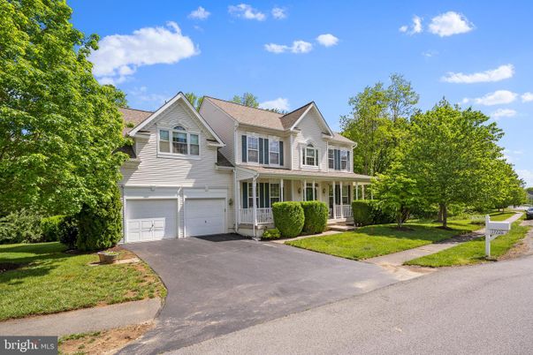 Attached, Exterior, Facade, Farmhouse