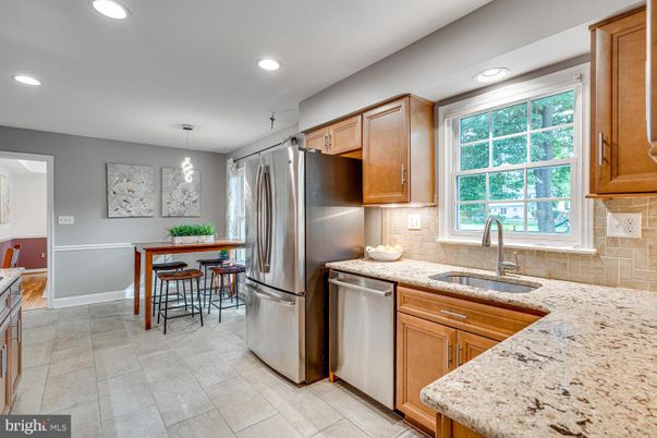 Dining room, Interior, Kitchen, Pendant Lights, Recessed Lighting, Stainless Steel Appliances