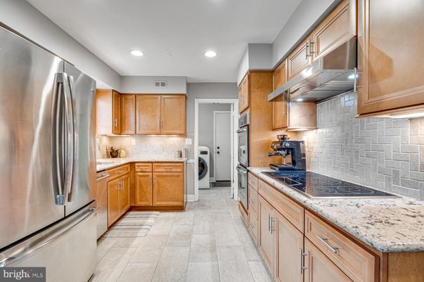 Interior, Kitchen, Recessed Lighting, Washer