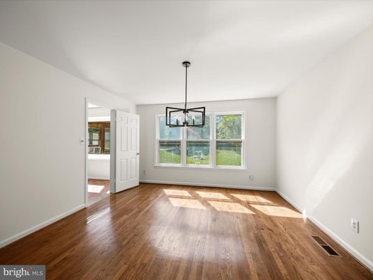 Empty room, Interior, Pendant Lights, Wood Texture Flooring