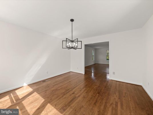 Empty room, Interior, Pendant Lights, Wood Texture Flooring