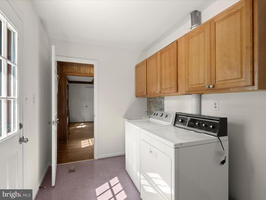 Interior, Washer, Wood Texture Flooring